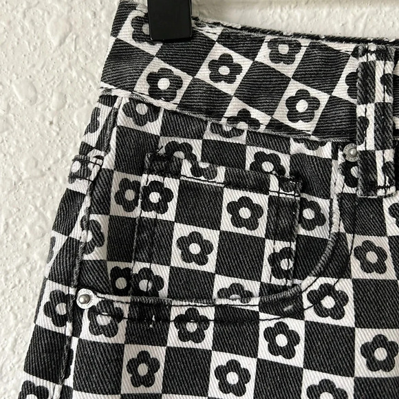 PAC SUN Roxanne Black and White Checkered Floral Denim Mini Skirt Size 26 - Picture 3 of 7